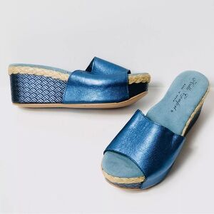 HELLE COMFORT Women’s Rare Metallic Blue Leather Basketweave Platform Slides 6.5
